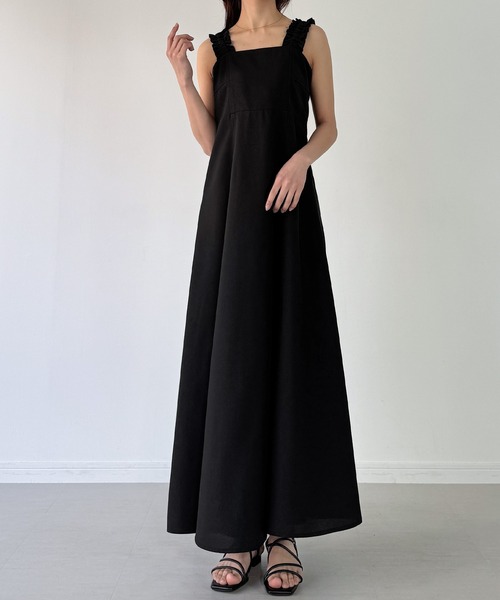 junoah(ジュノア)の「フリルショルダーフレアキャミワンピース(薄手、裏地無し)(ワンピース・レディース・ブラック/ライトベージュ/チャコール・SMALL/MEDIUM/LARGE)」の1枚目の写真