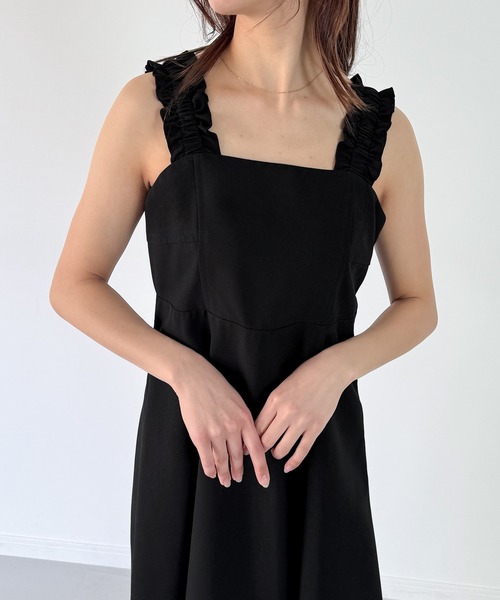 junoah(ジュノア)の「フリルショルダーフレアキャミワンピース(薄手、裏地無し)(ワンピース・レディース・ブラック/ライトベージュ/チャコール・SMALL/MEDIUM/LARGE)」の8枚目の写真