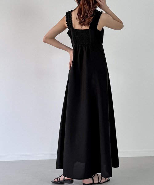 junoah(ジュノア)の「フリルショルダーフレアキャミワンピース(薄手、裏地無し)(ワンピース・レディース・ブラック/ライトベージュ/チャコール・SMALL/MEDIUM/LARGE)」の9枚目の写真