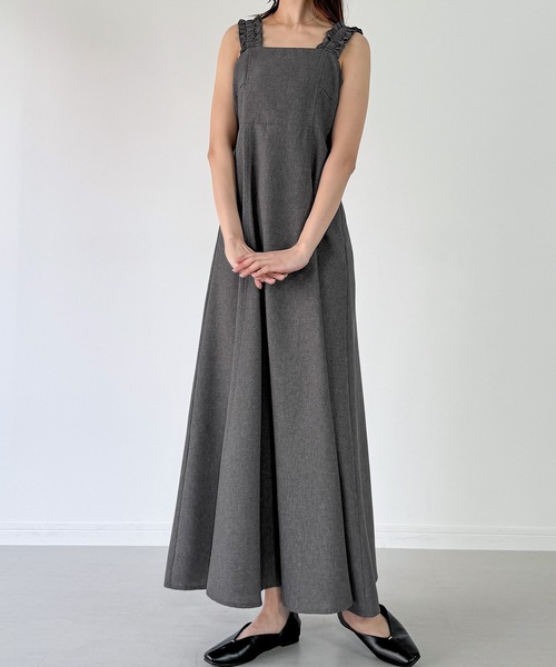 junoah(ジュノア)の「フリルショルダーフレアキャミワンピース(薄手、裏地無し)(ワンピース・レディース・ブラック/ライトベージュ/チャコール・SMALL/MEDIUM/LARGE)」の4枚目の写真