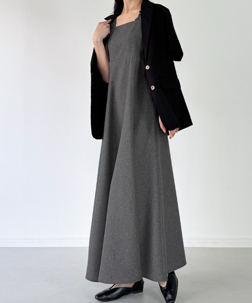 junoah(ジュノア)の「フリルショルダーフレアキャミワンピース(薄手、裏地無し)(ワンピース・レディース・ブラック/ライトベージュ/チャコール・SMALL/MEDIUM/LARGE)」の5枚目の写真