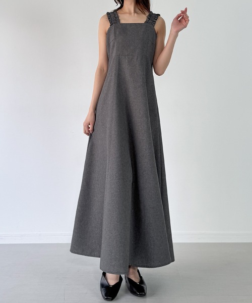 junoah(ジュノア)の「フリルショルダーフレアキャミワンピース(薄手、裏地無し)(ワンピース・レディース・ブラック/ライトベージュ/チャコール・SMALL/MEDIUM/LARGE)」の15枚目の写真