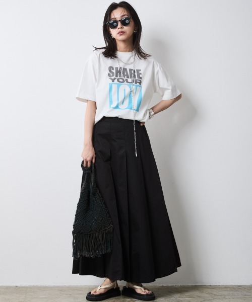 CHIC STYLE(シックスタイル)の「ロゴプリントTシャツ<大きいサイズ有>シックスタイル(Tシャツ/カットソー・レディース・オフホワイト/ブラック・L/M/5L/4L/3L/LL)」の3枚目の写真