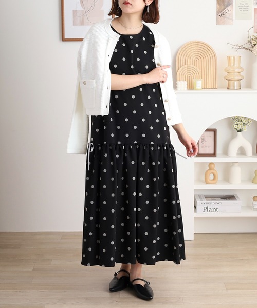 Anna Nicola(アンナニコラ)の「Anna Nicola フロッキードットノースリーブワンピース(ワンピース・レディース・ブラック/カーキ/ベージュ・38)」の2枚目の写真