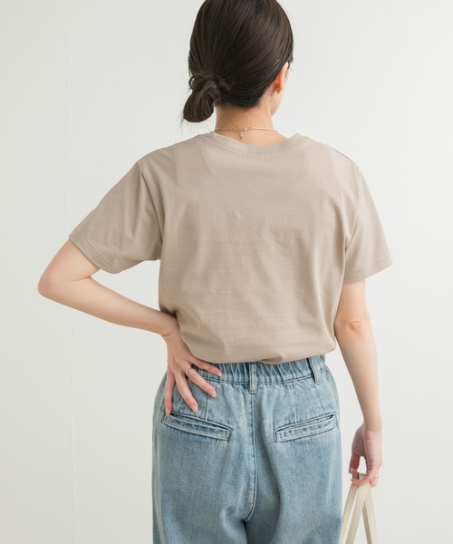 URBAN RESEARCH DOORS（アーバンリサーチドアーズ）の「『UR TECH』汗染み防止ベーシックTシャツ（Tシャツ/カットソー・レディース・ベージュ/ピンク/オフホワイト/チャコールグレー・MEDIUM）」の13枚目の写真