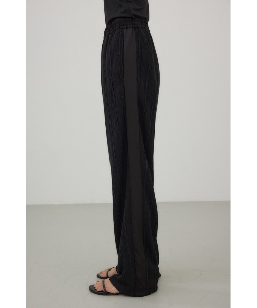 crie conforto(クリーコンフォルト)の「サイドラインレースパンツ(スラックス・レディース・アイボリー/ブラック・SMALL/MEDIUM)」の7枚目の写真