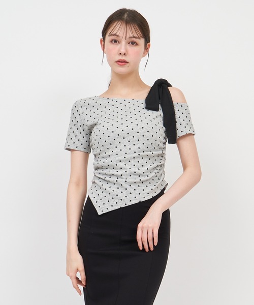 ROYAL PARTY(ロイヤルパーティー)の「ワンショルリボンドットカットソー(Tシャツ/カットソー・レディース・ブラック/オフホワイト/グレー・FREE)」の5枚目の写真