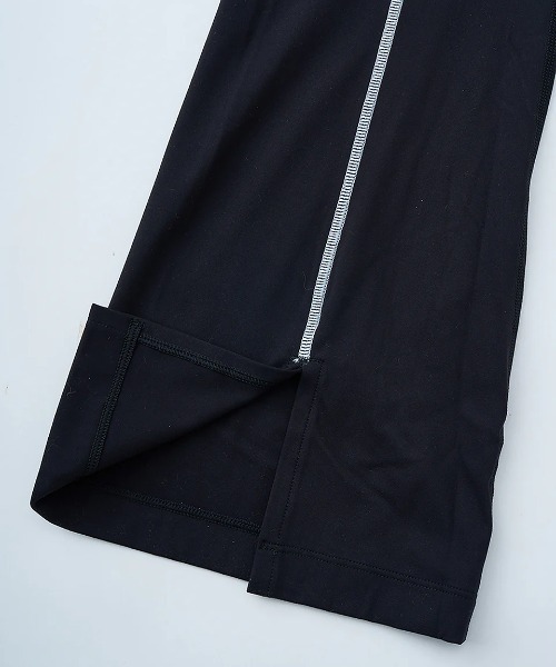 RVCA(ルーカ)の「RVCA レディース 【ALEXIS REN】 SPLIT FLARE LEGGING ラッシュレギンス 【2025年夏モデル】/ルーカレギンス・スパッツ(レギンス/スパッツ・レディース・ブラック・MEDIUM/SMALL)」の4枚目の写真
