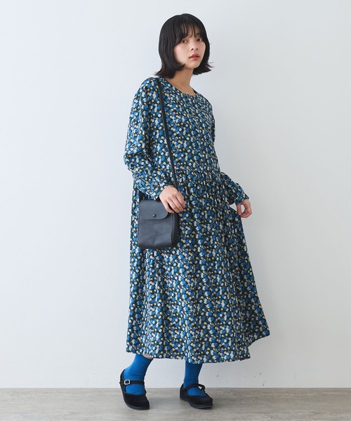 bulle de savon(ビュルデサボン)の「コスモスプリント ワンピース(ワンピース・レディース・ブルー/オレンジ・FREE)」の2枚目の写真