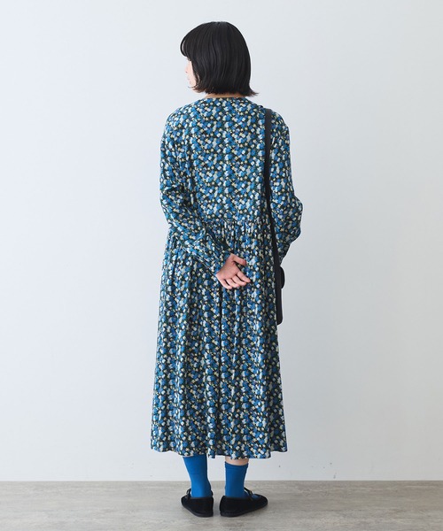 bulle de savon(ビュルデサボン)の「コスモスプリント ワンピース(ワンピース・レディース・ブルー/オレンジ・FREE)」の6枚目の写真