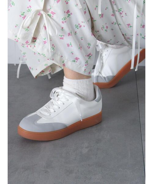 ehka sopo(エヘカソポ)の「リボンレーススニーカー(スニーカー・レディース・キナリ/ブラック/オフホワイト・L/M)」の2枚目の写真