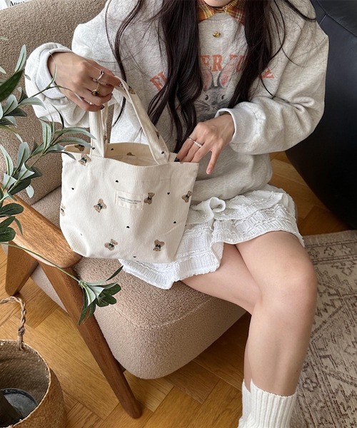 VIBGYOR（ヴィブジョー）の「Mignonjour/くまコーデュロイミニトートバッグ M2582（トートバッグ・レディース・ブルー/ピンク/ホワイト/ベージュ・FREE）」の7枚目の写真