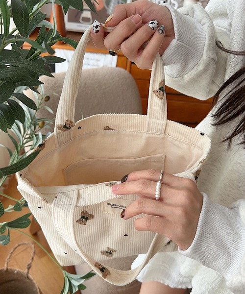 VIBGYOR（ヴィブジョー）の「Mignonjour/くまコーデュロイミニトートバッグ M2582（トートバッグ・レディース・ブルー/ピンク/ホワイト/ベージュ・FREE）」の15枚目の写真