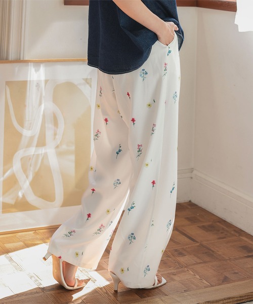 KOBE LETTUCE（コウベレタス）の「総柄プリントワイドタックパンツ（その他パンツ・レディース・オフホワイト/ネイビー・M/PM）」の10枚目の写真