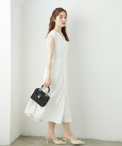 12Twelve Agenda（トゥエルブ　アジェンダ）の「Vネックウエストピンタックフレアワンピース（ワンピース・レディース・ブラック/グリーン・M）」の3枚目の写真