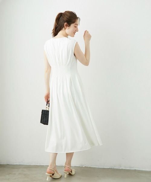 12Twelve Agenda（トゥエルブ　アジェンダ）の「Vネックウエストピンタックフレアワンピース（ワンピース・レディース・ブラック/グリーン・M）」の8枚目の写真