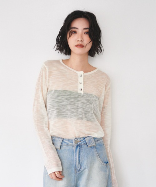 バックデザインヘンリーネックシアートップス（Tシャツ