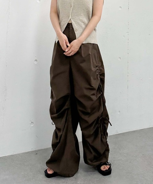 archives(アルシーヴ)の「サイドドロストカーゴパンツ(カーゴパンツ・レディース・ベージュ/ブラウン/グレイッシュベージュ・MEDIUM)」の2枚目の写真
