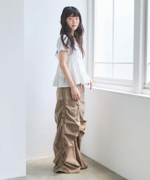 archives(アルシーヴ)の「サイドドロストカーゴパンツ(カーゴパンツ・レディース・ベージュ/ブラウン/グレイッシュベージュ・MEDIUM)」の9枚目の写真