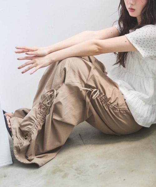 archives(アルシーヴ)の「サイドドロストカーゴパンツ(カーゴパンツ・レディース・ベージュ/ブラウン/グレイッシュベージュ・MEDIUM)」の11枚目の写真