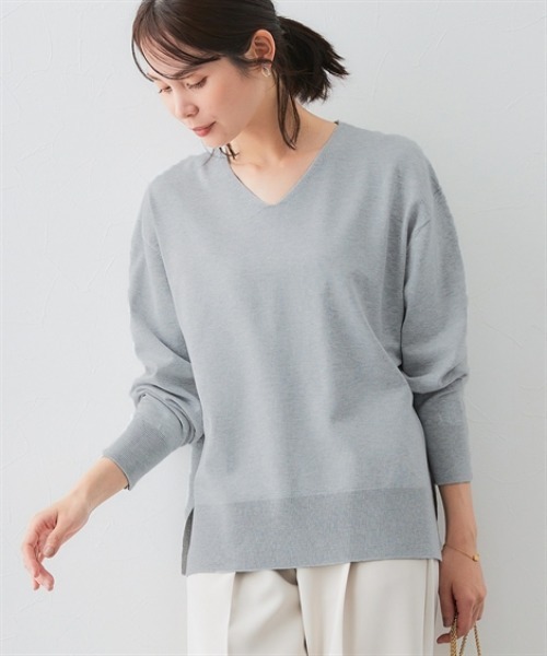 7days Life Styling(セブンデイズライフスタイリング)の「【UVカット】サイドスリットVネックニット (洗濯機OK)(ニット/セーター・レディース・ブラック/杢グレー/レッド/ベージュ・LL/L/M/S/3L)」の2枚目の写真