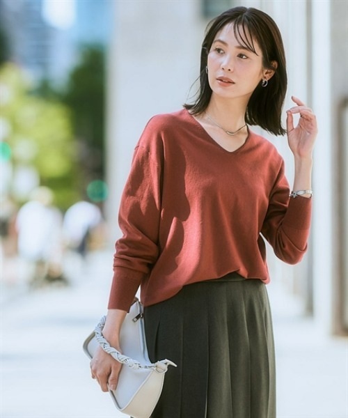 7days Life Styling(セブンデイズライフスタイリング)の「【UVカット】サイドスリットVネックニット (洗濯機OK)(ニット/セーター・レディース・ブラック/杢グレー/レッド/ベージュ・LL/L/M/S/3L)」の11枚目の写真