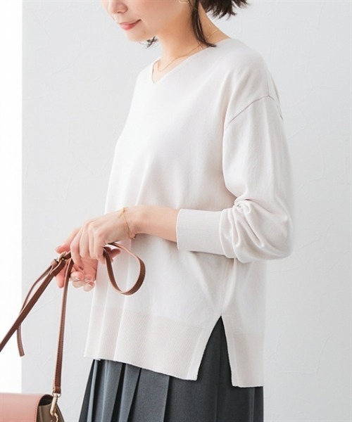 7days Life Styling(セブンデイズライフスタイリング)の「【UVカット】サイドスリットVネックニット (洗濯機OK)(ニット/セーター・レディース・ブラック/杢グレー/レッド/ベージュ・LL/L/M/S/3L)」の15枚目の写真