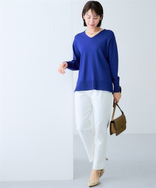 7days Life Styling(セブンデイズライフスタイリング)の「【UVカット】サイドスリットVネックニット (洗濯機OK)(ニット/セーター・レディース・ブラック/杢グレー/レッド/ベージュ・LL/L/M/S/3L)」の5枚目の写真