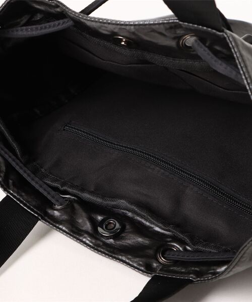 Bou Jeloud(ブージュルード)の「メタリック2wayバッグ(ショルダーバッグ・レディース・ベージュ/ブラック・ONESIZE)」の21枚目の写真