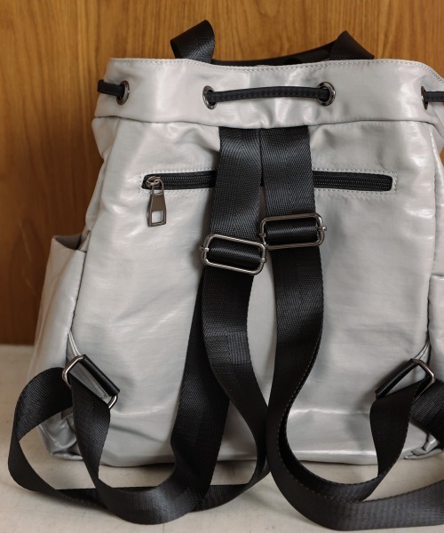 Bou Jeloud(ブージュルード)の「メタリック2wayバッグ(ショルダーバッグ・レディース・ベージュ/ブラック・ONESIZE)」の6枚目の写真