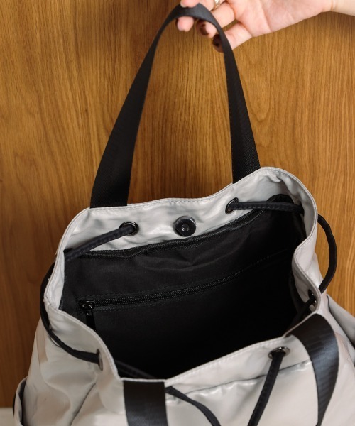 Bou Jeloud(ブージュルード)の「メタリック2wayバッグ(ショルダーバッグ・レディース・ベージュ/ブラック・ONESIZE)」の7枚目の写真