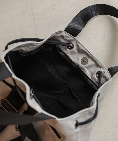 Bou Jeloud(ブージュルード)の「メタリック2wayバッグ(ショルダーバッグ・レディース・ベージュ/ブラック・ONESIZE)」の8枚目の写真