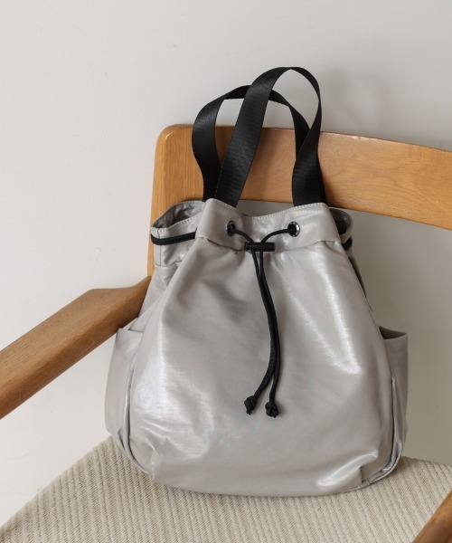 Bou Jeloud(ブージュルード)の「メタリック2wayバッグ(ショルダーバッグ・レディース・ベージュ/ブラック・ONESIZE)」の9枚目の写真