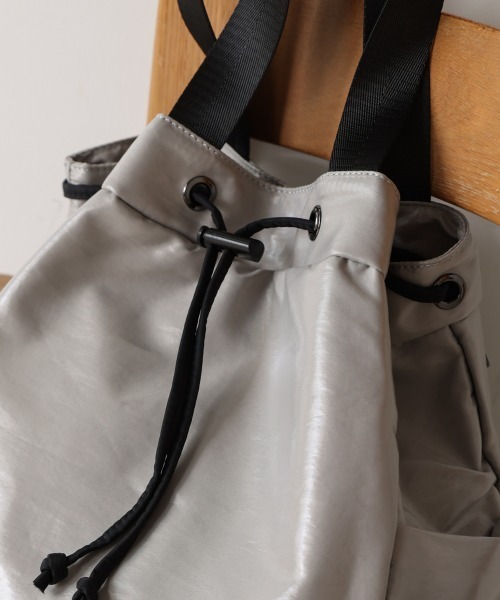 Bou Jeloud(ブージュルード)の「メタリック2wayバッグ(ショルダーバッグ・レディース・ベージュ/ブラック・ONESIZE)」の10枚目の写真