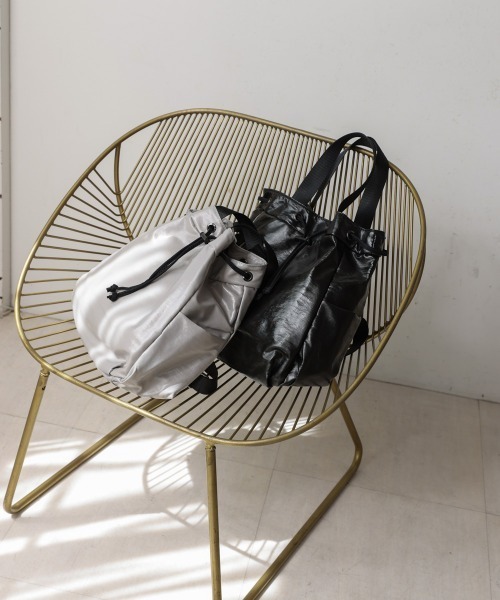 Bou Jeloud(ブージュルード)の「メタリック2wayバッグ(ショルダーバッグ・レディース・ベージュ/ブラック・ONESIZE)」の11枚目の写真