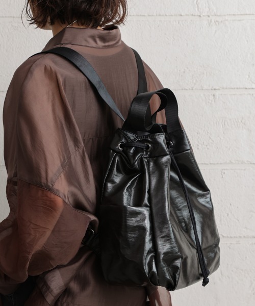 Bou Jeloud(ブージュルード)の「メタリック2wayバッグ(ショルダーバッグ・レディース・ベージュ/ブラック・ONESIZE)」の12枚目の写真