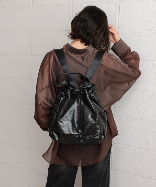 Bou Jeloud(ブージュルード)の「メタリック2wayバッグ(ショルダーバッグ・レディース・ベージュ/ブラック・ONESIZE)」の13枚目の写真