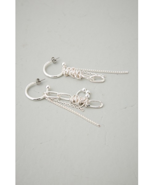 AZUL by moussy（アズールバイマウジー）の「ツイストチェーンアシンメトリーピアス（ピアス（両耳用）・レディース・シルバー/ゴールド系その他・FREE）」の6枚目の写真