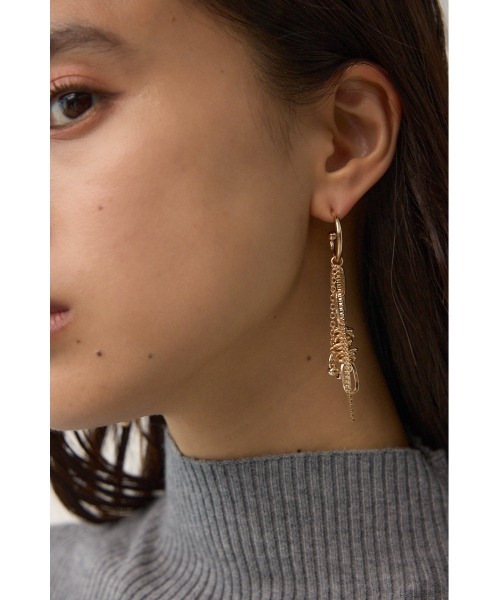 AZUL by moussy（アズールバイマウジー）の「ツイストチェーンアシンメトリーピアス（ピアス（両耳用）・レディース・シルバー/ゴールド系その他・FREE）」の8枚目の写真