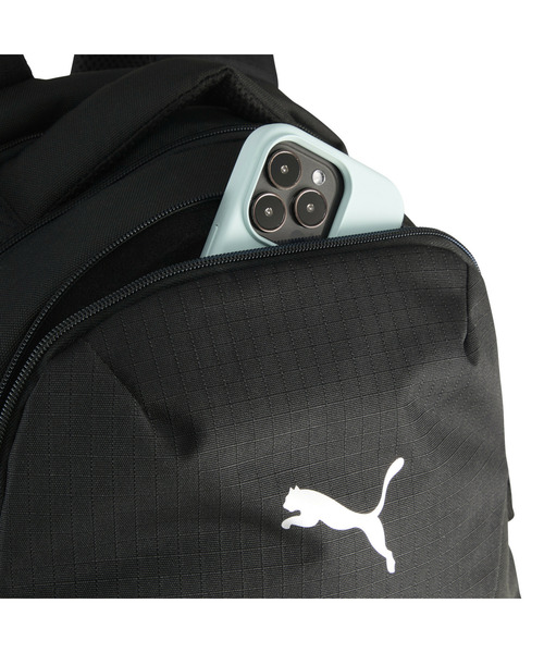 PUMA(プーマ)の「PUMA プーマ ユニセックス フィーチャー プロ バックパック 27L(バックパック/リュック・メンズ・ブラック・フリー)」の5枚目の写真