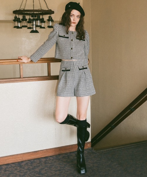 REDYAZEL(レディアゼル)の「カットツイードジャケット×ショートパンツセットアップ(セットアップ・レディース・ホワイト系その他/ブラック系その他・SMALL/MEDIUM)」の2枚目の写真