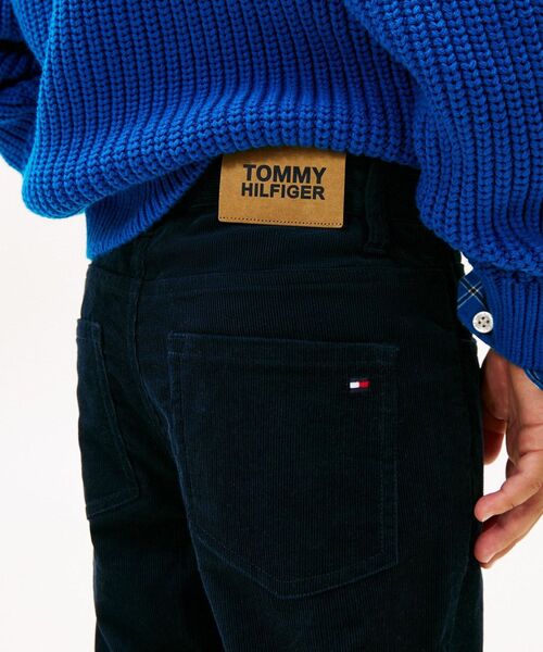 TOMMY HILFIGER(トミーヒルフィガー)の「BOYS コーデュロイスケーターパンツ(チノパンツ・キッズ・ネイビー/ブラウン系その他・150cm/160cm/140cm/130cm)」の3枚目の写真