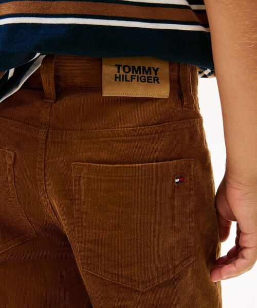 TOMMY HILFIGER(トミーヒルフィガー)の「BOYS コーデュロイスケーターパンツ(チノパンツ・キッズ・ネイビー/ブラウン系その他・150cm/160cm/140cm/130cm)」の7枚目の写真
