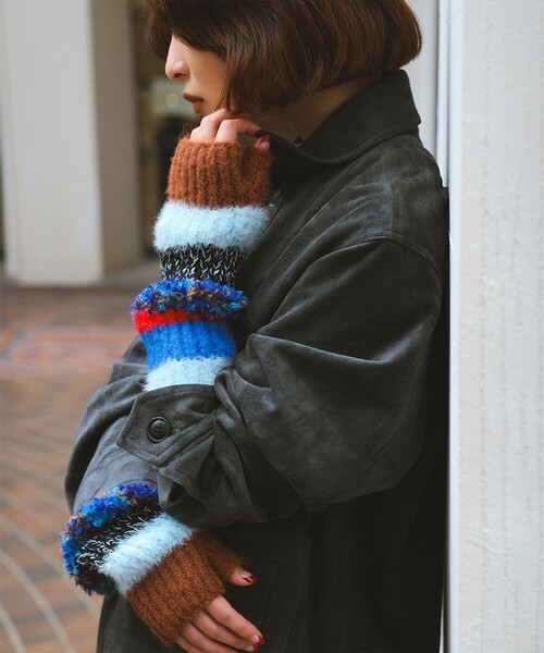 Ray BEAMS（レイビームス）の「ミックス ニット グローブ（手袋・レディース・レッド/ブルー・ONE SIZE）」の2枚目の写真