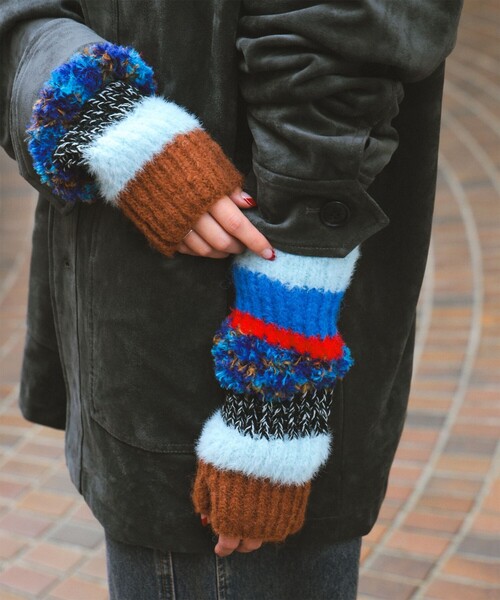 Ray BEAMS（レイビームス）の「ミックス ニット グローブ（手袋・レディース・レッド/ブルー・ONE SIZE）」の3枚目の写真