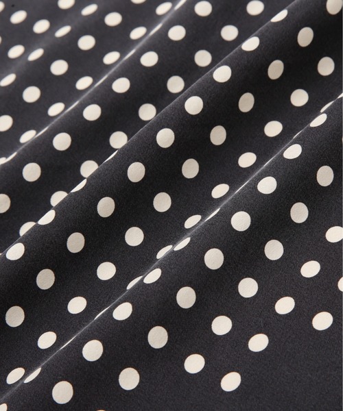 MARGARET HOWELL(マーガレットハウエル)の「ARCHIVE POLKA DOT SCARF(ストール/ショール・レディース・ブラック/パープル・FREE)」の4枚目の写真
