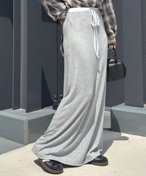 ISOOK（アイスー）の「【ISOOK / アイスー】ダブルウエストルーズスカート / マキシスカート フルレングス ロング丈 ルーズ ストレート ウエスト紐 リボン 配色 ウエスト切り替え グレー ブラック 黒 無地 ZOZOTOWN限定（スカート・レディース・ライトグレー/ブラック・FREE）」の2枚目の写真