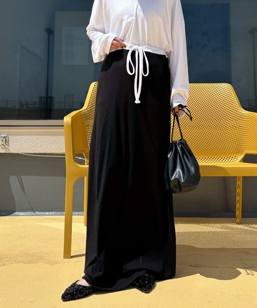 ISOOK（アイスー）の「【ISOOK / アイスー】ダブルウエストルーズスカート / マキシスカート フルレングス ロング丈 ルーズ ストレート ウエスト紐 リボン 配色 ウエスト切り替え グレー ブラック 黒 無地 ZOZOTOWN限定（スカート・レディース・ライトグレー/ブラック・FREE）」の7枚目の写真