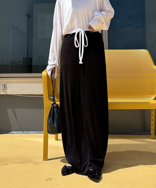 ISOOK（アイスー）の「【ISOOK / アイスー】ダブルウエストルーズスカート / マキシスカート フルレングス ロング丈 ルーズ ストレート ウエスト紐 リボン 配色 ウエスト切り替え グレー ブラック 黒 無地 ZOZOTOWN限定（スカート・レディース・ライトグレー/ブラック・FREE）」の22枚目の写真