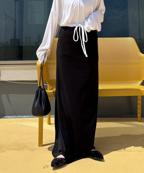 ISOOK（アイスー）の「【ISOOK / アイスー】ダブルウエストルーズスカート / マキシスカート フルレングス ロング丈 ルーズ ストレート ウエスト紐 リボン 配色 ウエスト切り替え グレー ブラック 黒 無地 ZOZOTOWN限定（スカート・レディース・ライトグレー/ブラック・FREE）」の8枚目の写真